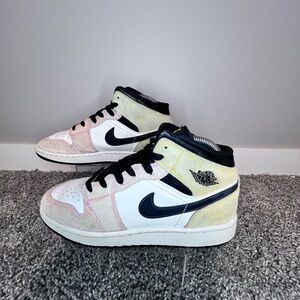 Jordan 1 Mid SE GS Flight Club DX4365-800 Women’s 7.5 / Youth 6Y